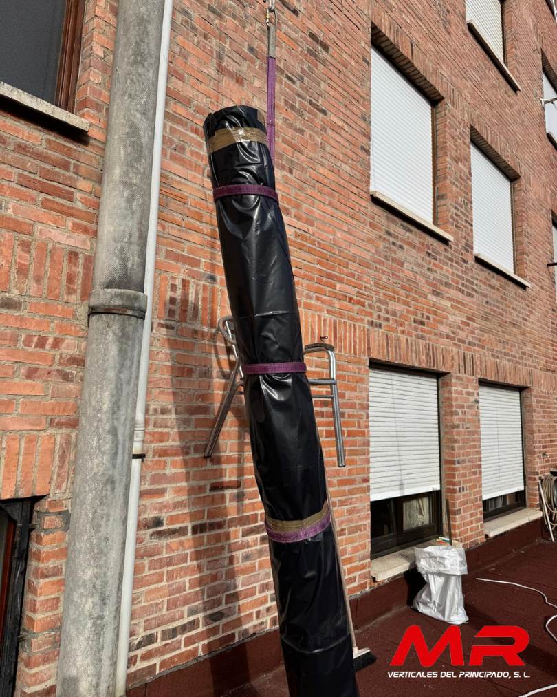Retirada bajante de amianto en un edificio residencial de Gijón Retirada bajante de amianto en un edificio residencial de Gijón